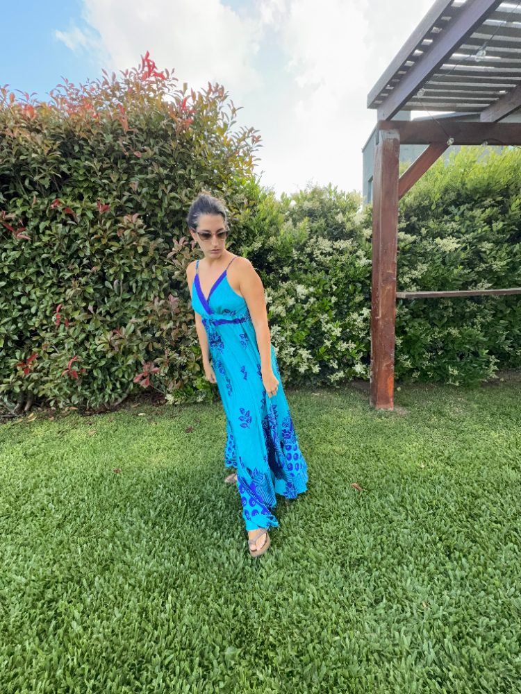 Maxivestido turquesa estampado MT Collection — puesta